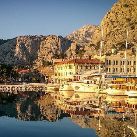 Lighthouse Central Apartments Omiš Exterior foto